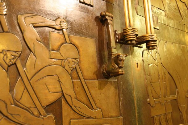 the-doors-of-the-grand-temple_35887284331_o